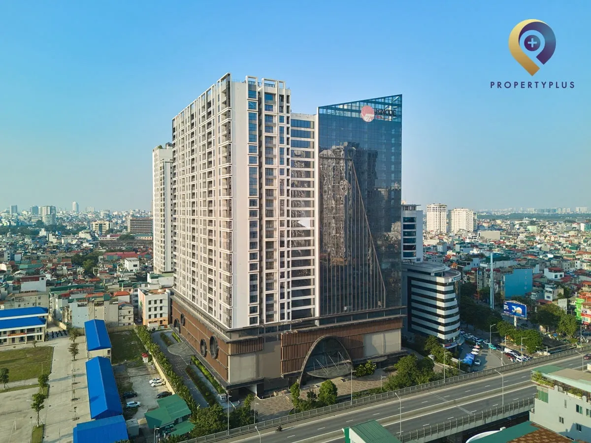 Toàn cảnh tòa nhà văn phòng Hinode City nhìn từ trên cao, nổi bật với thiết kế hiện đại tại quận Hai Bà Trưng.